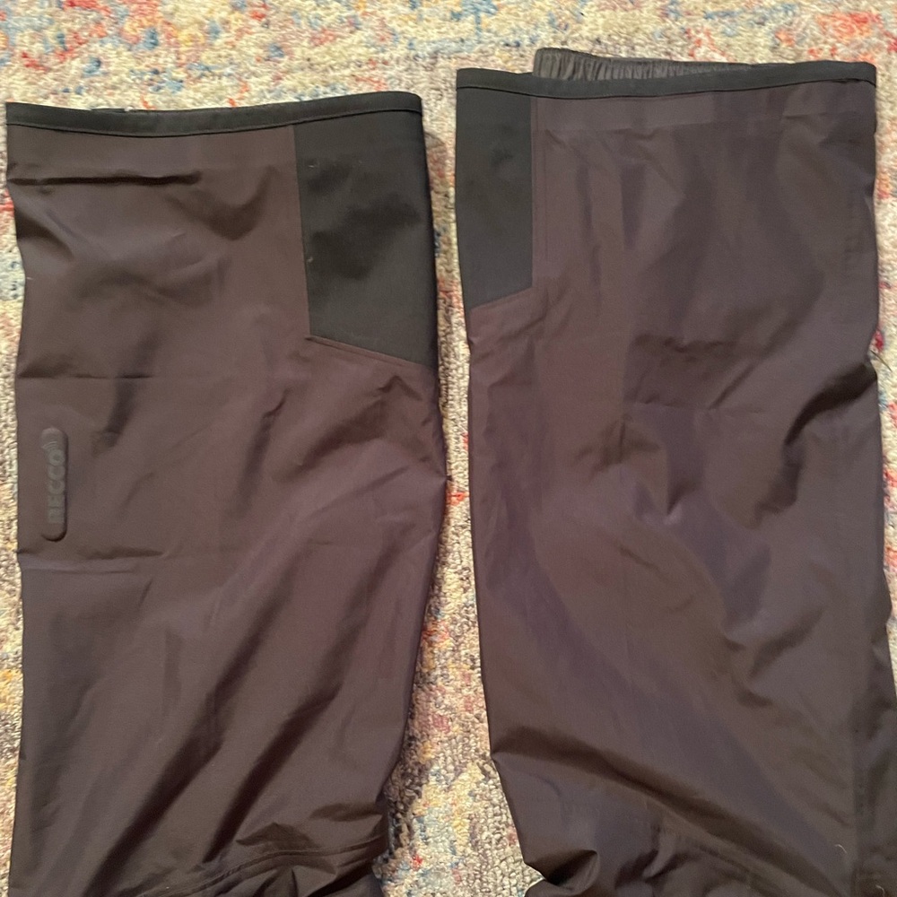 Patagonia Black Powder Town Bibs. - Picture 7 of 10